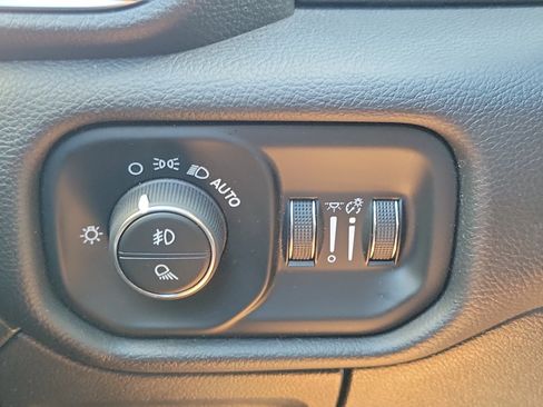 Used 2025 RAM 1500 Big Horn AWD/4WD image 24