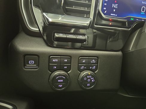 Certified 2022 Chevrolet Silverado 1500 LTZ w/ LTZ Premium Package image 29