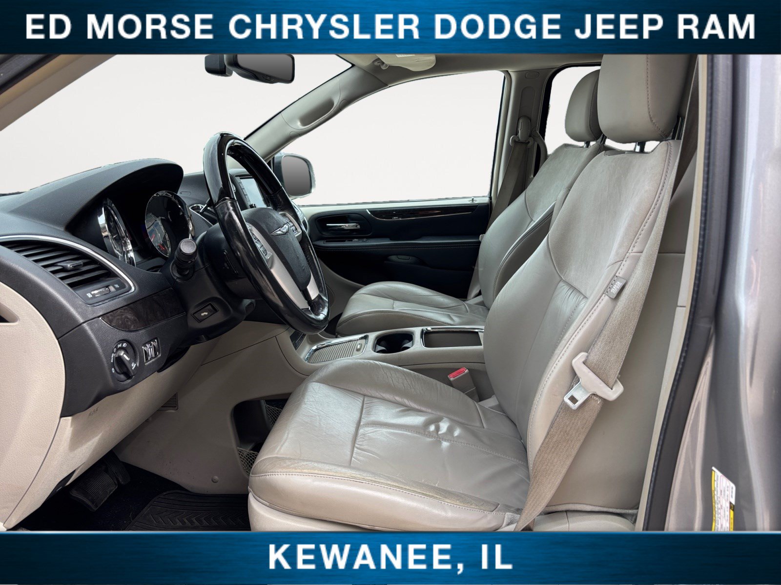Used 2016 Chrysler Town & Country Limited Platinum FWD image 9