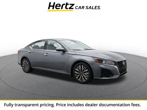 Used 2025 Nissan Altima 2.5 SV FWD image 1