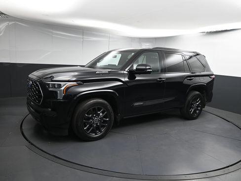 Used 2023 Toyota Sequoia Platinum image 10