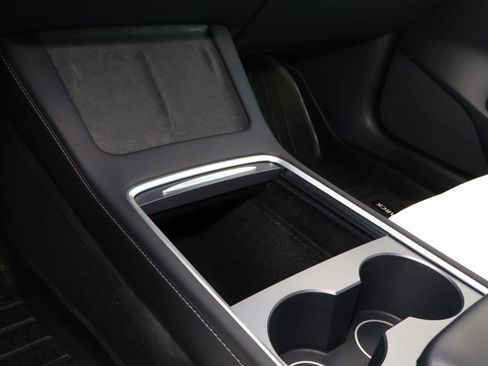 Used 2022 Tesla Model 3 Standard Range image 22