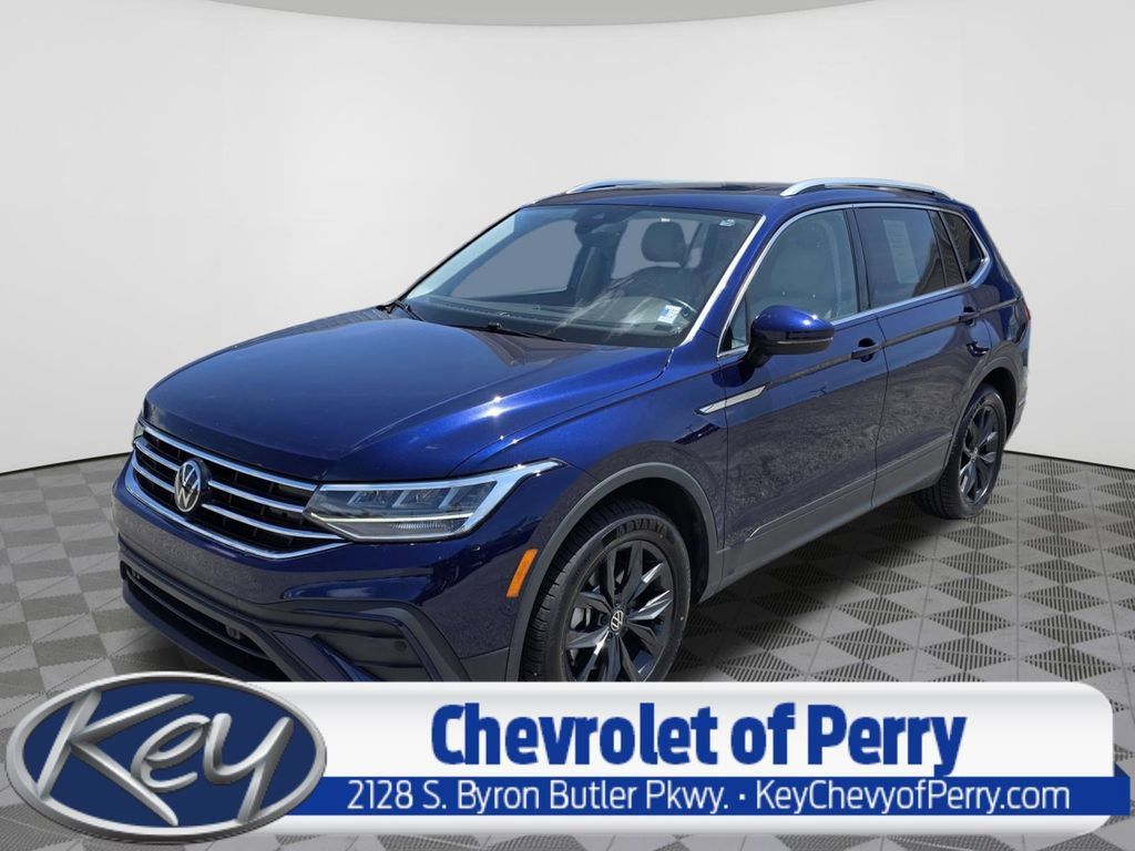 Used 2024 Volkswagen Tiguan SE FWD image 1