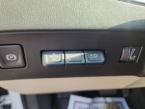 Used 2023 Buick Enclave Avenir w/ Avenir Technology Package FWD image 11