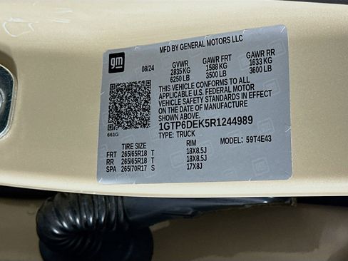 Used 2024 GMC Canyon AT4 w/ AT4 Premium Package image 12