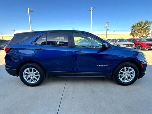 Used 2022 Chevrolet Equinox LS w/ LS Convenience Package image 4