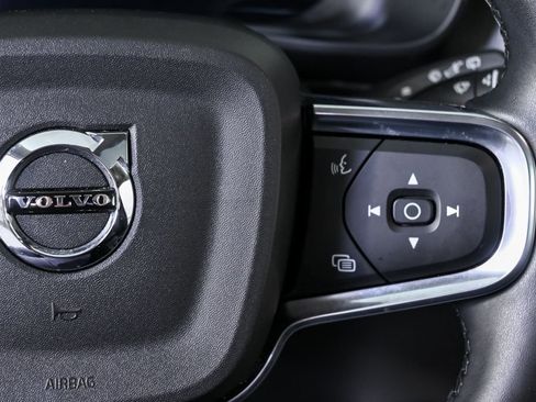 Certified 2025 Volvo XC40 B5 Core image 12