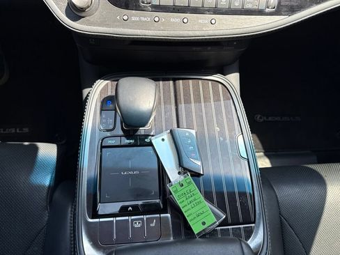 Used 2020 Lexus LS 500 w/ Accessory Package (Z2) RWD image 9