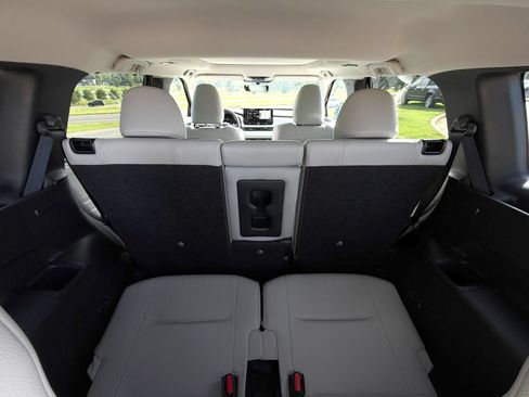 Used 2025 Mitsubishi Outlander SEL FWD image 30