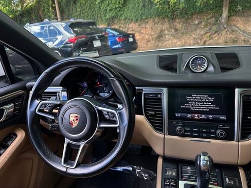 Used 2018 Porsche Macan Sport Edition w/ Driver Memory Package image 17
