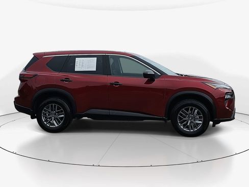 Used 2025 Nissan Rogue S image 4