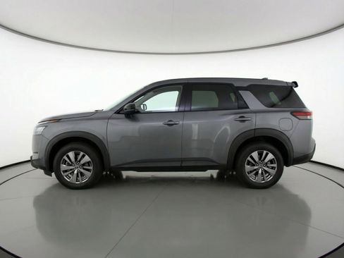 Used 2024 Nissan Pathfinder S FWD image 5