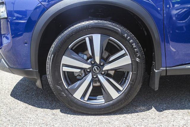 Used 2023 Nissan Rogue SL w/ SL Premium Package FWD image 12