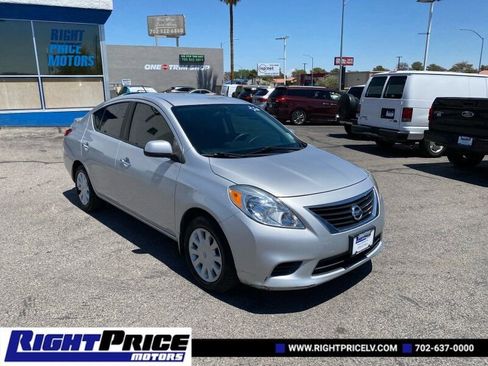 Used 2013 Nissan Versa SV image 9