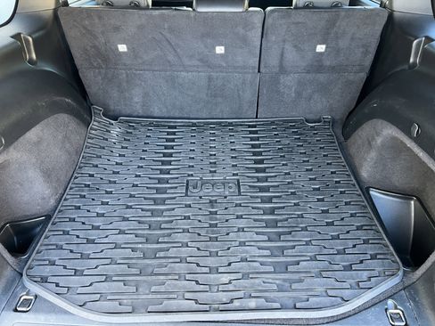 Used 2018 Jeep Grand Cherokee Altitude image 18