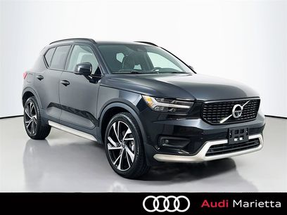 Used 2022 Volvo XC40 T5 R-Design w/ Advanced Package