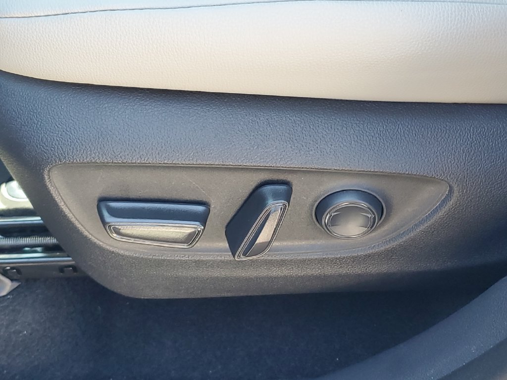 Certified 2025 Toyota Grand Highlander FWD image 16