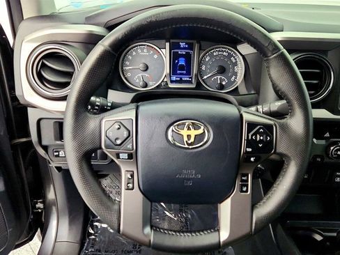 Used 2018 Toyota Tacoma SR5 image 13