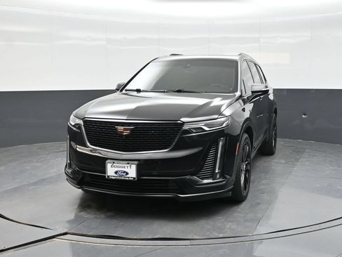 Used 2022 Cadillac XT6 Premium Luxury w/ Technology Package FWD image 12
