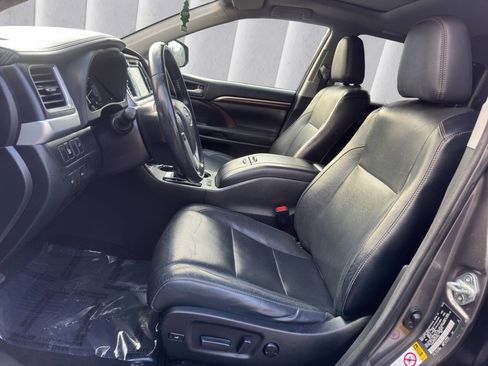 Used 2015 Toyota Highlander Limited image 10