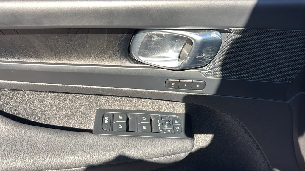 Certified 2023 Volvo C40 P8 Recharge Plus w/ Climate Package AWD/4WD image 13