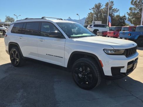 Certified 2023 Jeep Grand Cherokee L Laredo AWD/4WD image 3