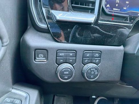 Used 2022 Chevrolet Silverado 1500 High Country w/ High Country Premium Package AWD/4WD image 23