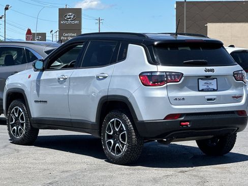 Used 2025 Jeep Compass Trailhawk AWD/4WD image 6
