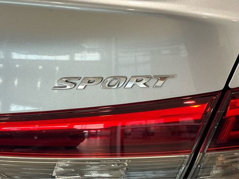 Used 2023 Honda Civic Sport image 8