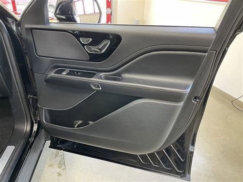Used 2023 Lincoln Aviator AWD image 22