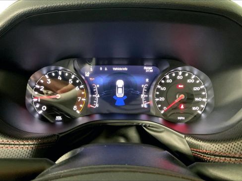 Used 2025 Jeep Compass Trailhawk AWD/4WD image 12
