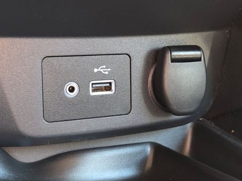Used 2019 Nissan Rogue SV AWD/4WD image 31