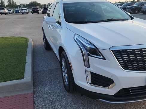 Used 2021 Cadillac XT5 Premium Luxury FWD image 1