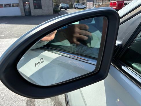 Used 2025 Volkswagen Jetta SE w/ Sunroof Package image 36