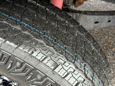 Certified 2022 Ford F350 Platinum w/ Tremor Off-Road Package image 12