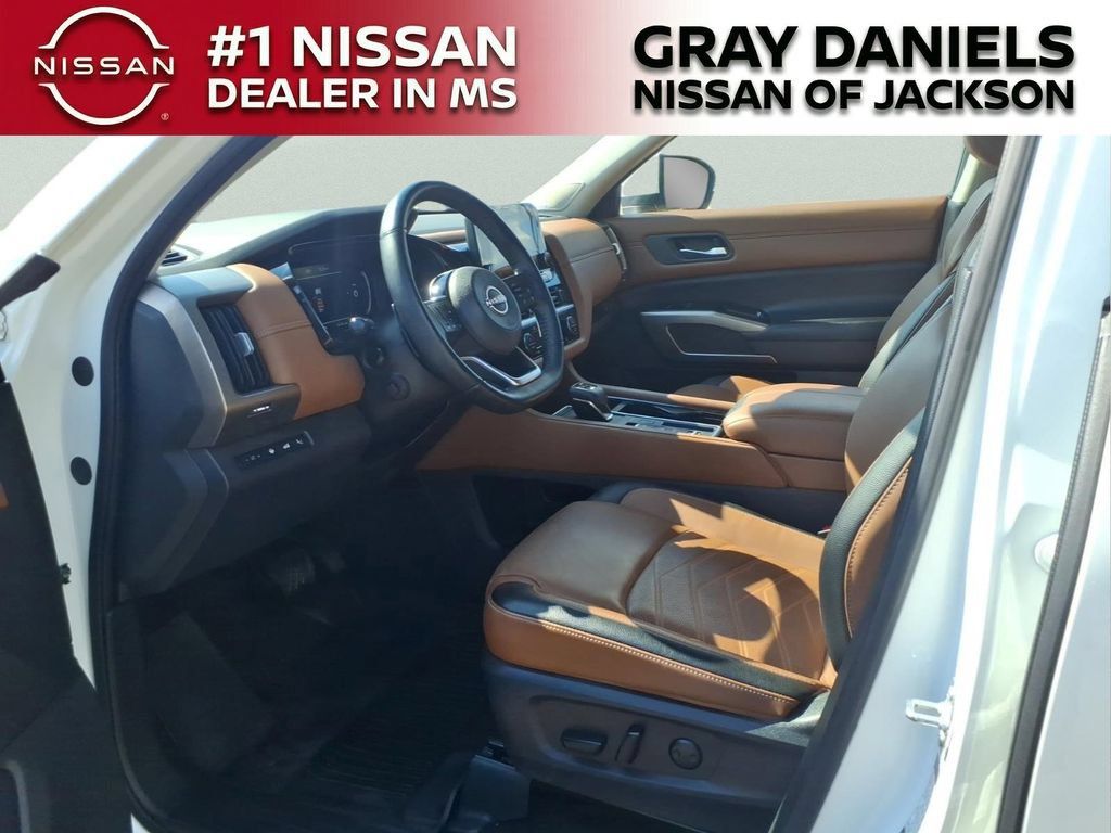 Certified 2024 Nissan Pathfinder Platinum w/ Cargo Package FWD image 25