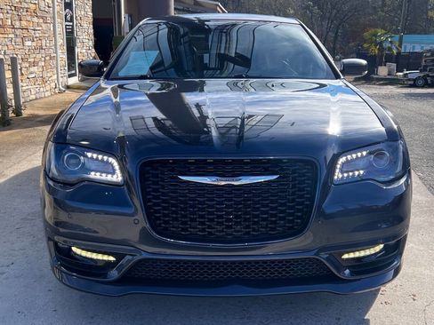 Used 2018 Chrysler 300 S w/ 300S Premium Group image 9