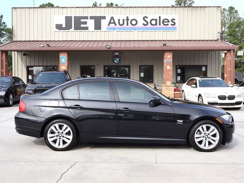 Used 2011 BMW 335i xDrive Sedan AWD/4WD image 8