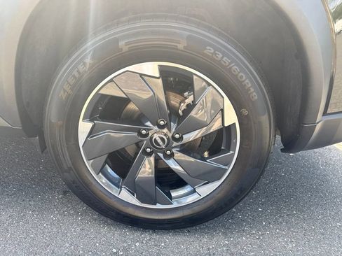 Certified 2025 Nissan Rogue SV FWD image 13