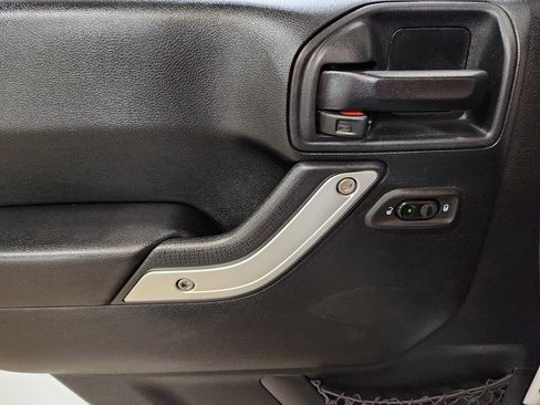 Used 2018 Jeep Wrangler Unlimited Sahara AWD/4WD image 41