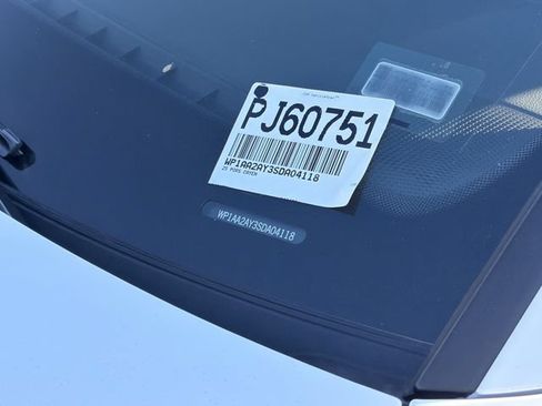 Used 2025 Porsche Cayenne AWD/4WD image 32