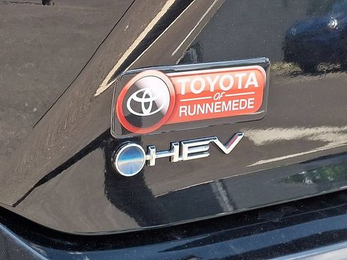 Used 2025 Toyota Camry LE FWD image 30
