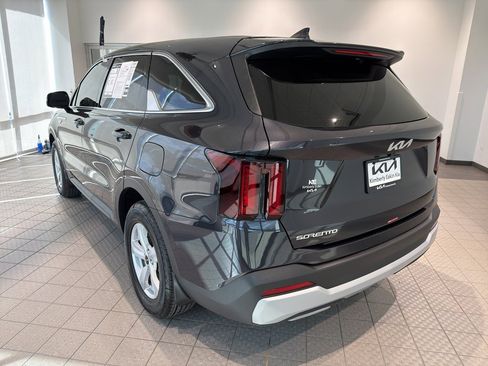 Used 2026 Kia Sorento LX image 3