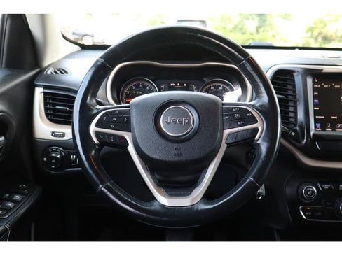Used 2015 Jeep Cherokee Latitude w/ Cold Weather Group AWD/4WD image 8
