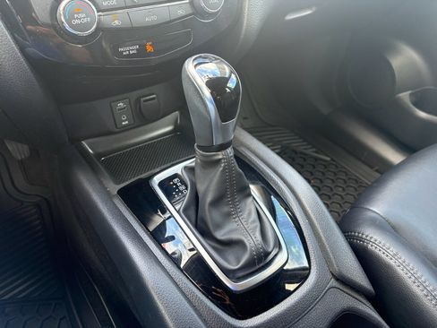 Used 2017 Nissan Rogue SV w/ Midnight Edition Package image 21