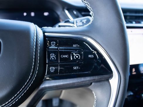 Used 2023 Jeep Grand Cherokee Overland w/ Luxury Tech Group IV image 12