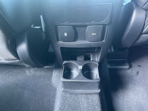 Used 2023 Ford Explorer XLT image 17