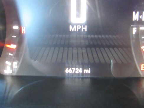 Used 2017 Dodge Challenger SXT w/ Blacktop Package image 28