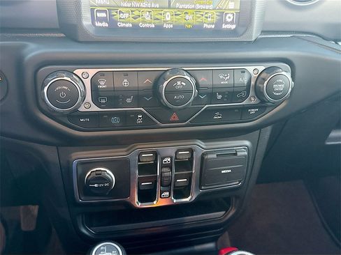 Used 2023 Jeep Wrangler Unlimited w/ Cold Weather Group image 17