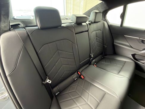 New 2026 BMW 550e xDrive image 30